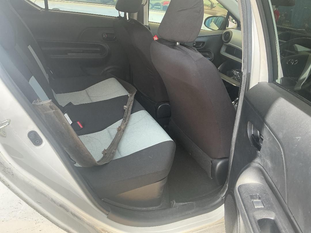 Photo '15' of Toyota Aqua Photo '15' of Toyota Aqua