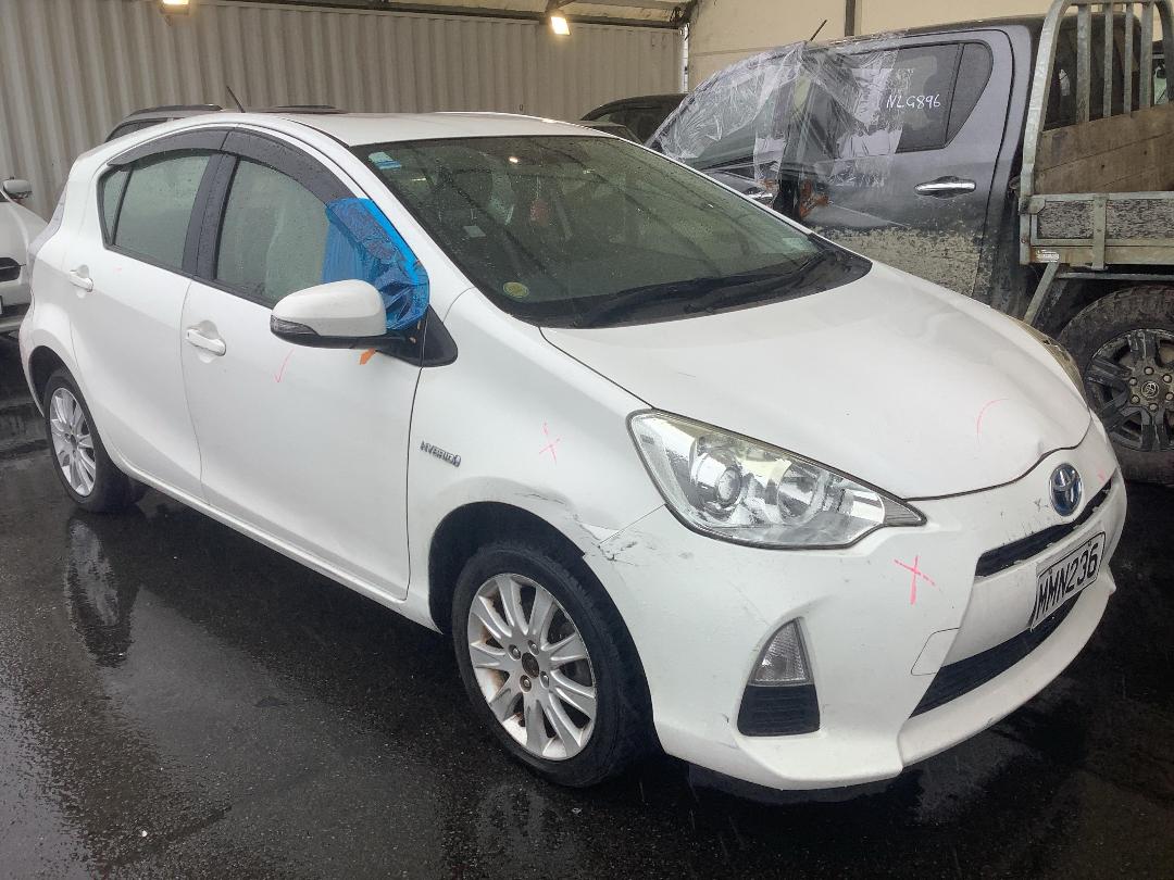 Photo '3' of Toyota Aqua Hybrid Photo '3' of Toyota Aqua Hybrid