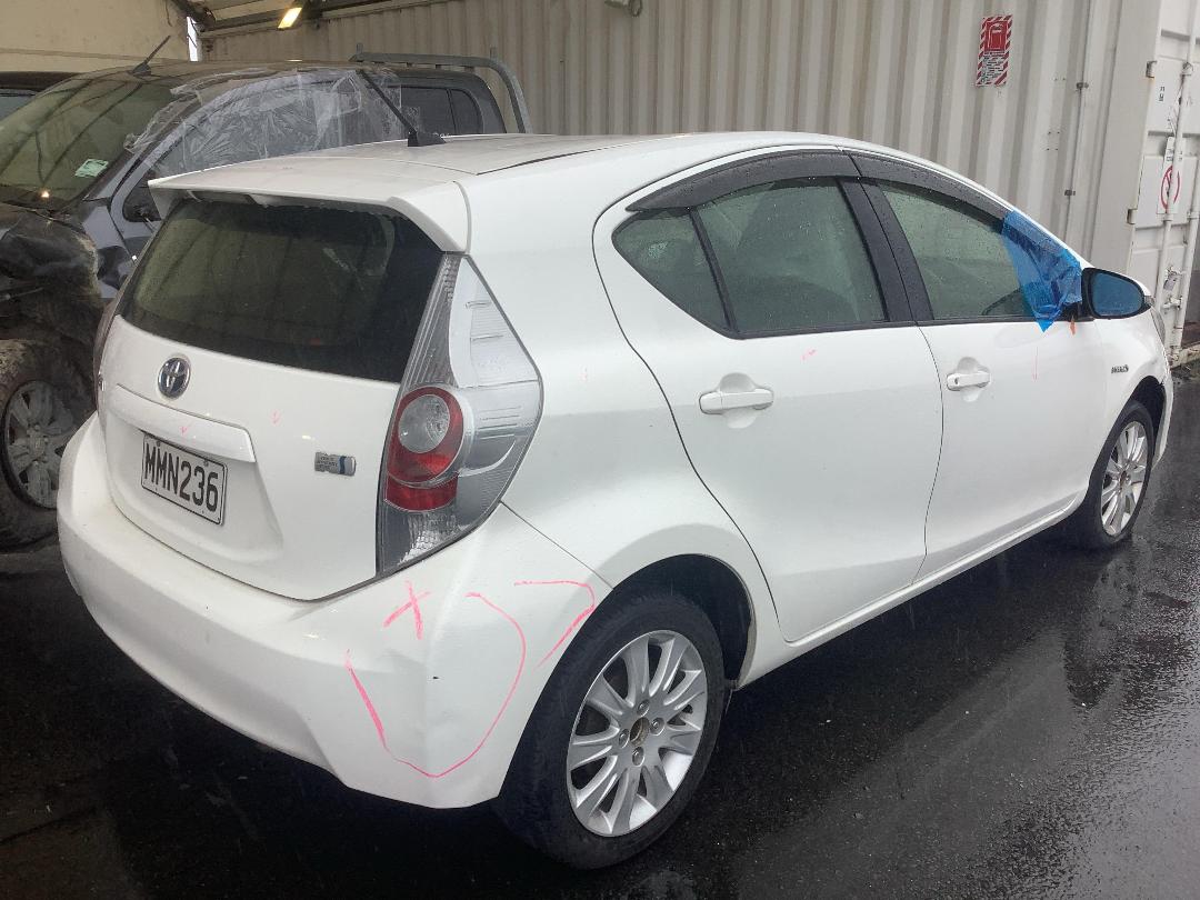 Photo '4' of Toyota Aqua Hybrid Photo '4' of Toyota Aqua Hybrid