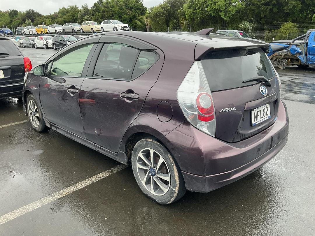 Photo '3' of Toyota Aqua Photo '3' of Toyota Aqua