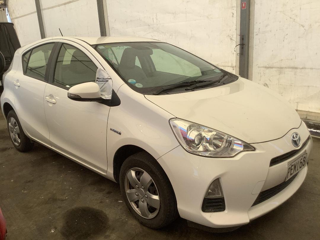 Photo '3' of Toyota Aqua Photo '3' of Toyota Aqua