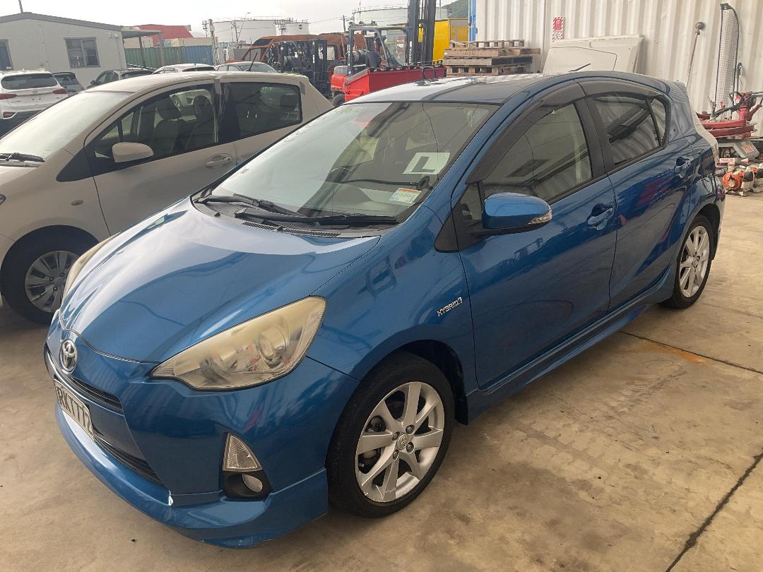 Photo '3' of Toyota Aqua Photo '3' of Toyota Aqua