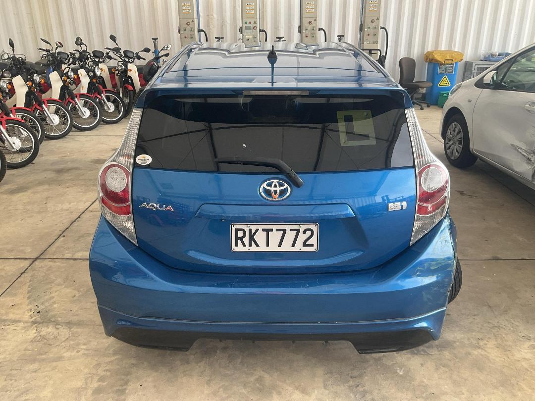 Photo '5' of Toyota Aqua Photo '5' of Toyota Aqua