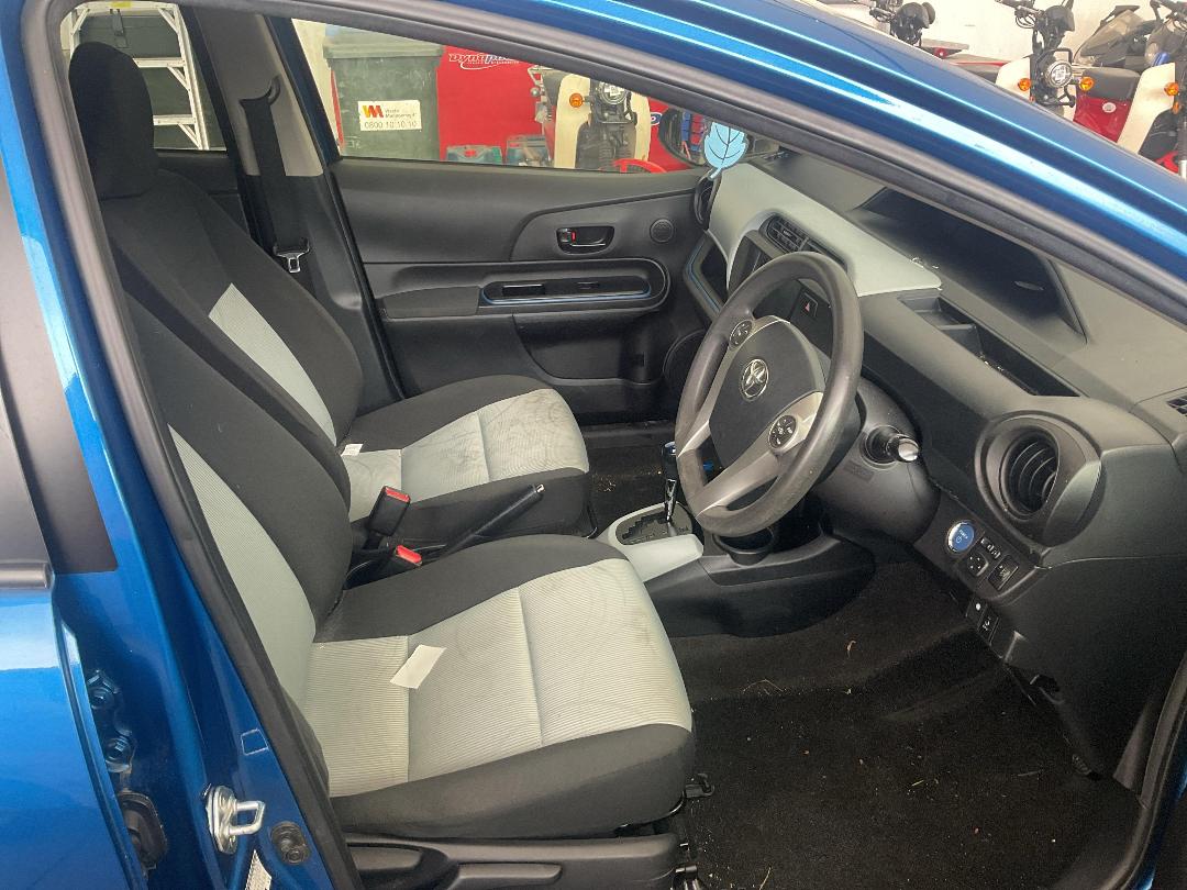 Photo '9' of Toyota Aqua Photo '9' of Toyota Aqua