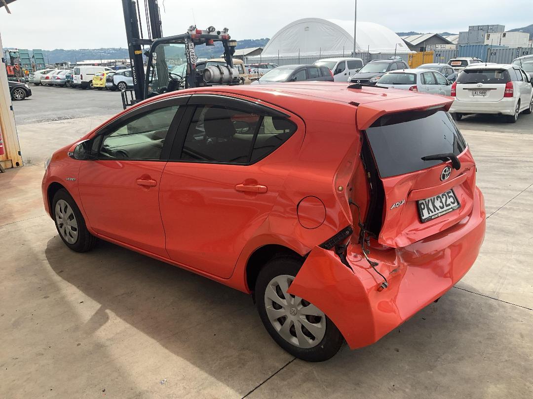 Photo '3' of Toyota Aqua Hybrid Photo '3' of Toyota Aqua Hybrid