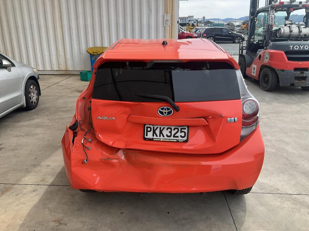 Photo '4' of Toyota Aqua Hybrid Photo '4' of Toyota Aqua Hybrid