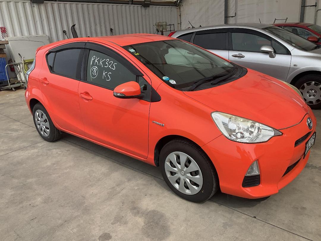 Photo '6' of Toyota Aqua Hybrid Photo '6' of Toyota Aqua Hybrid