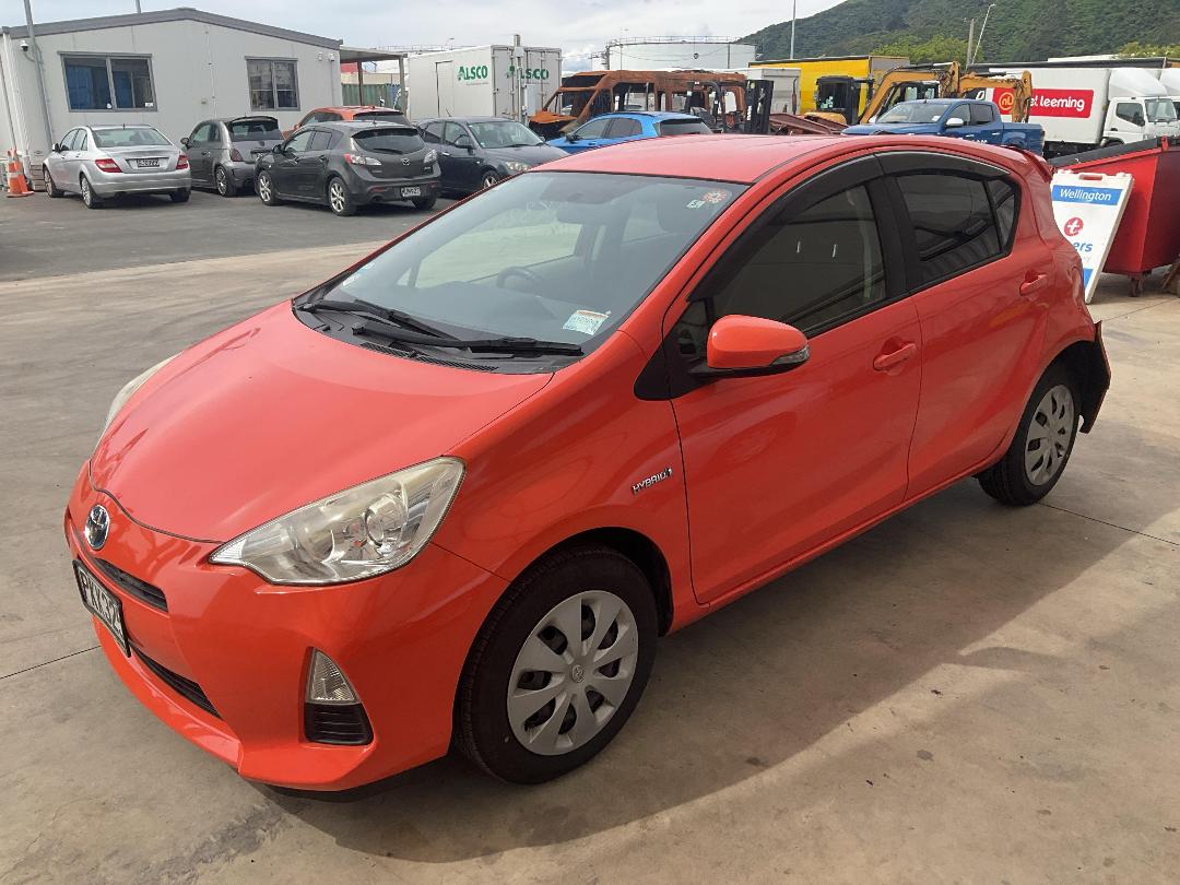 Photo '2' of Toyota Aqua Hybrid Photo '2' of Toyota Aqua Hybrid