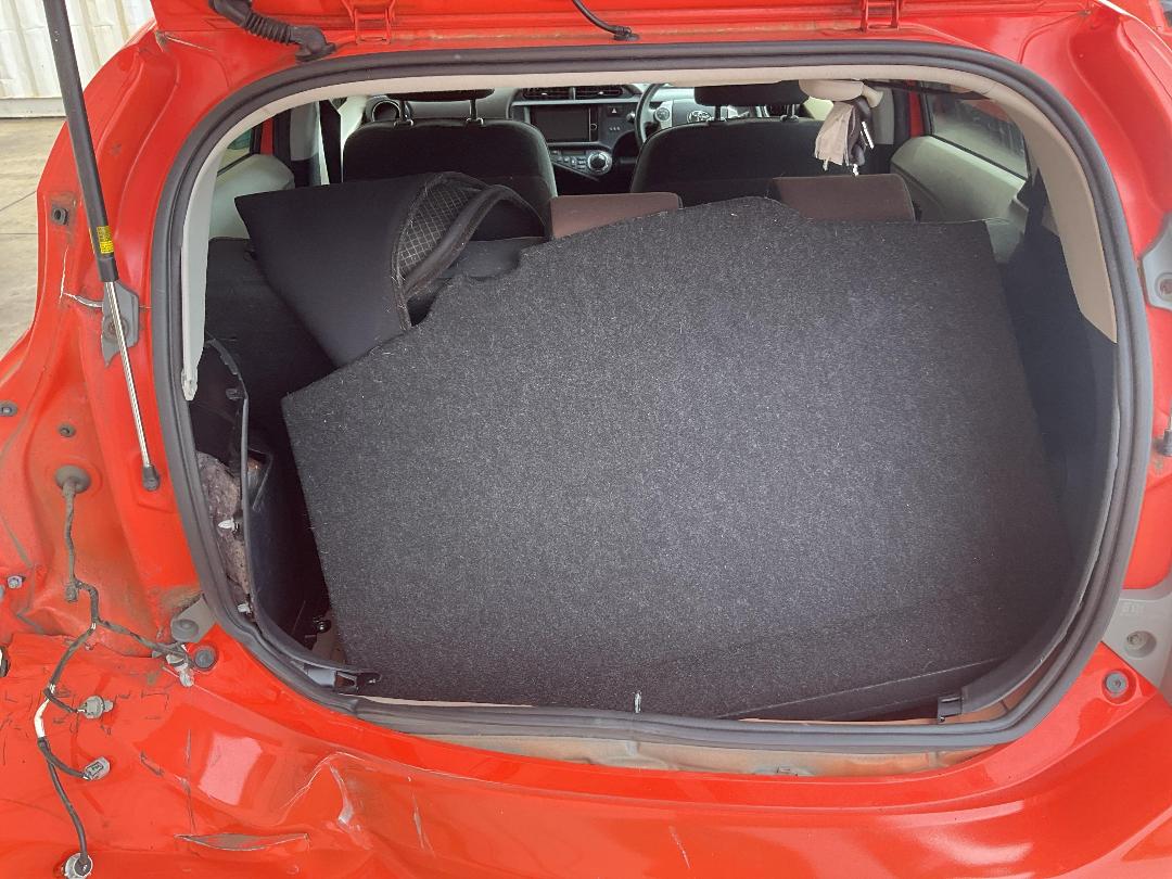 Photo '12' of Toyota Aqua Hybrid Photo '12' of Toyota Aqua Hybrid