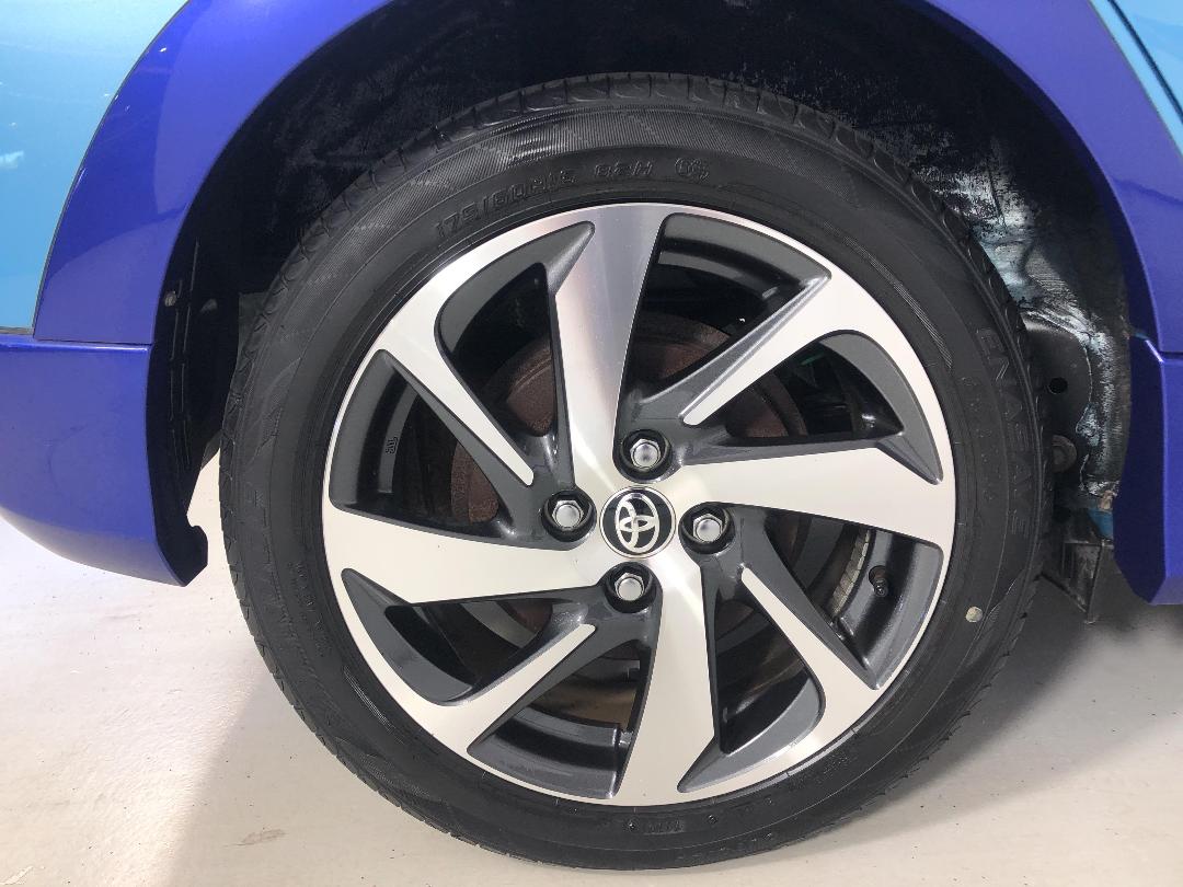 Photo '12' of Toyota Aqua