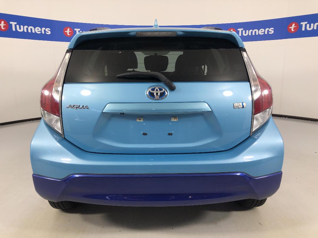 Photo '6' of Toyota Aqua