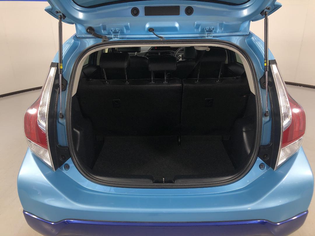 Photo '14' of Toyota Aqua