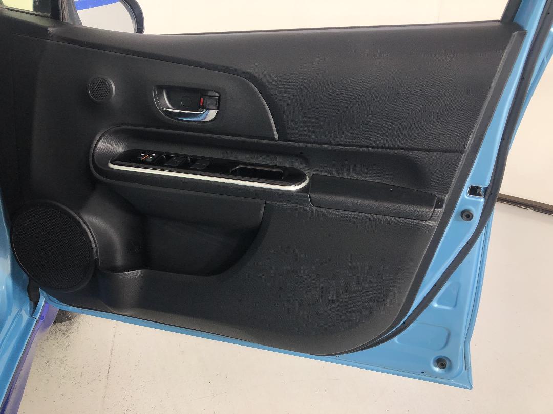 Photo '15' of Toyota Aqua