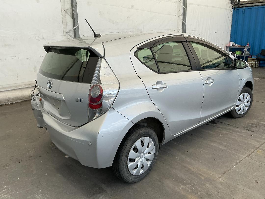 Photo '15' of Toyota Aqua Hybrid Photo '15' of Toyota Aqua Hybrid