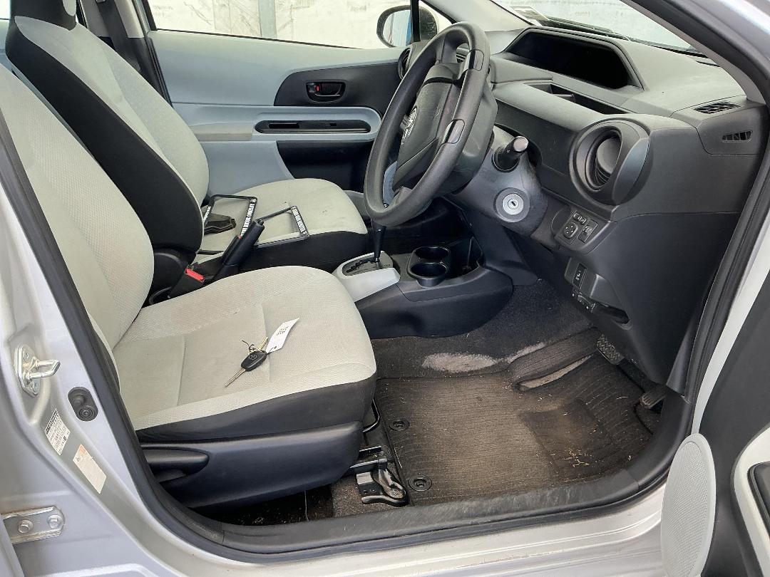 Photo '19' of Toyota Aqua Hybrid Photo '19' of Toyota Aqua Hybrid