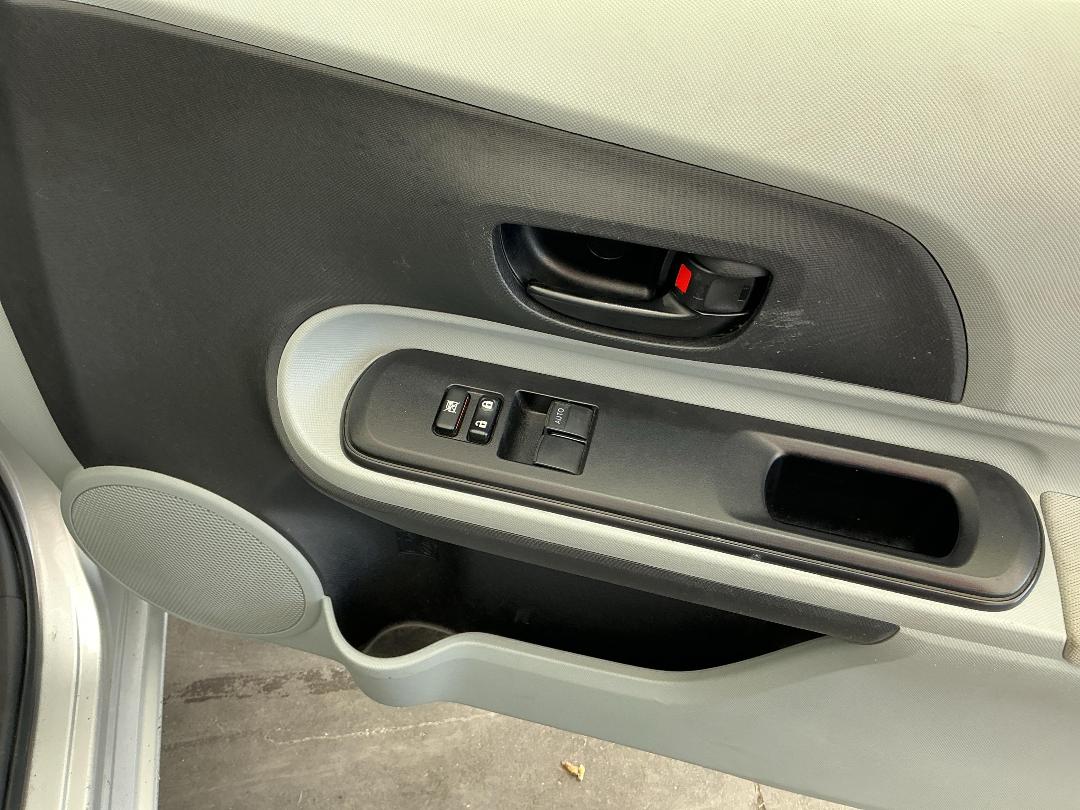 Photo '21' of Toyota Aqua Hybrid Photo '21' of Toyota Aqua Hybrid