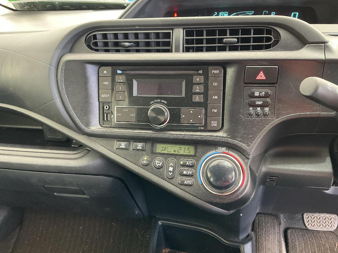 Photo '24' of Toyota Aqua Hybrid Photo '24' of Toyota Aqua Hybrid