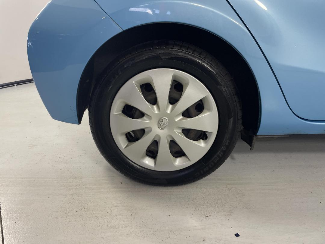 Photo '12' of Toyota Aqua