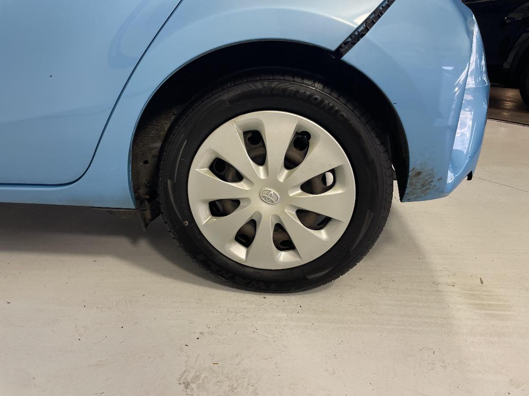 Photo '11' of Toyota Aqua