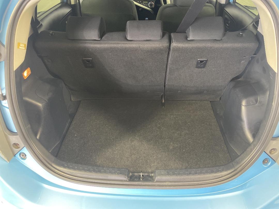 Photo '14' of Toyota Aqua