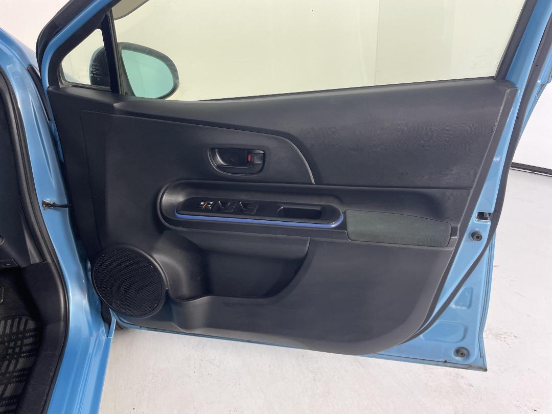 Photo '15' of Toyota Aqua