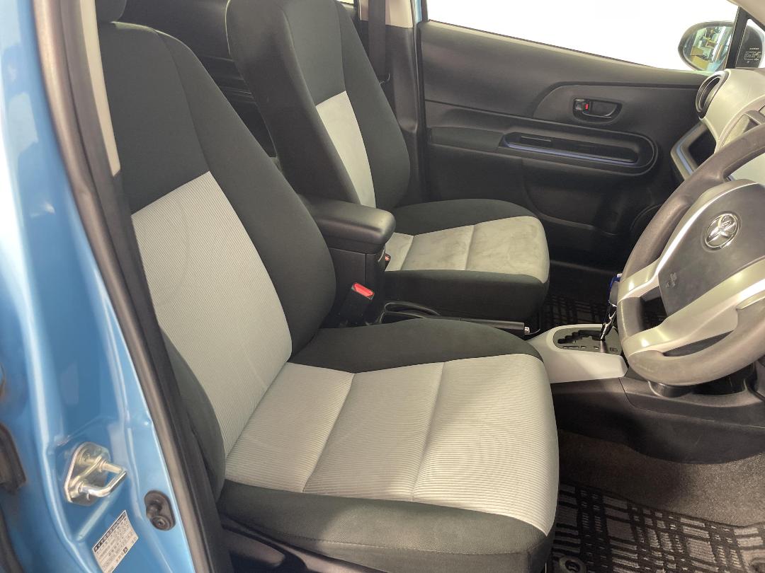 Photo '16' of Toyota Aqua