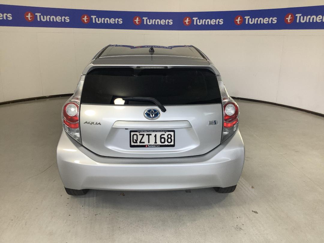 Photo '6' of Toyota Aqua