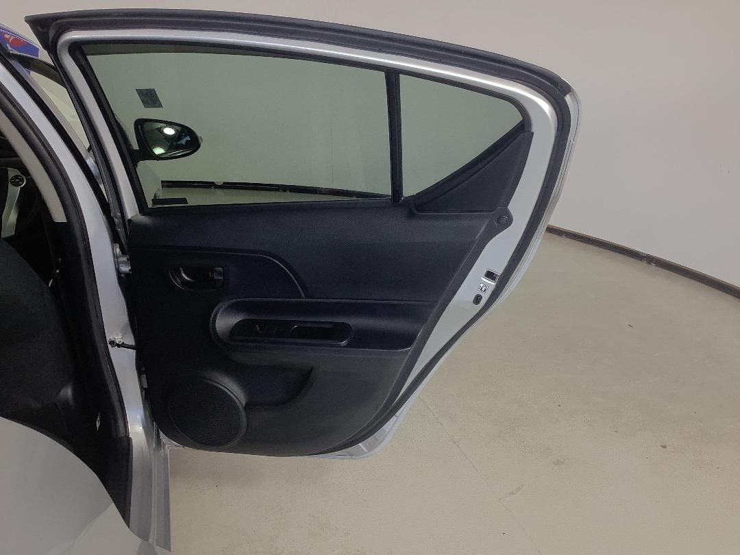 Photo '18' of Toyota Aqua