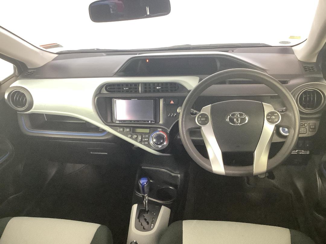 Photo '17' of Toyota Aqua