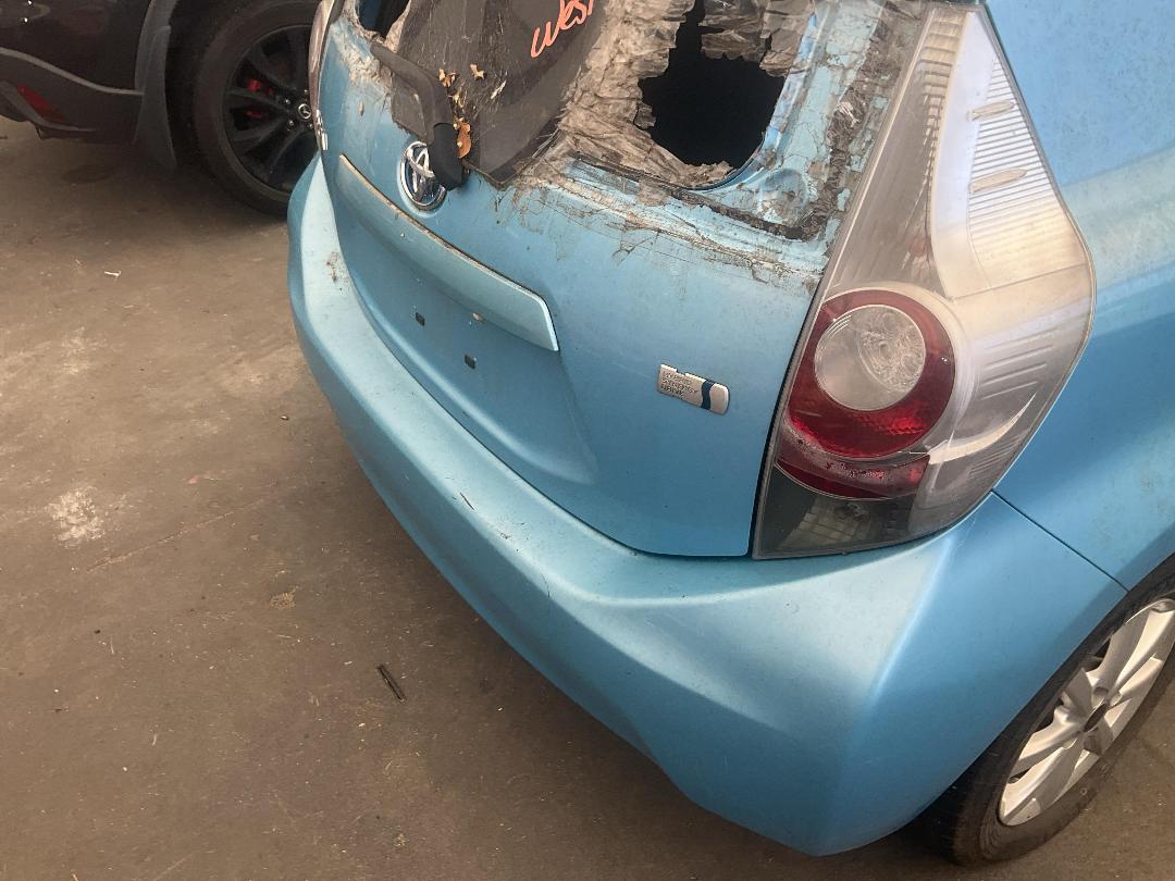 Photo '16' of Toyota Aqua Hybrid Photo '16' of Toyota Aqua Hybrid