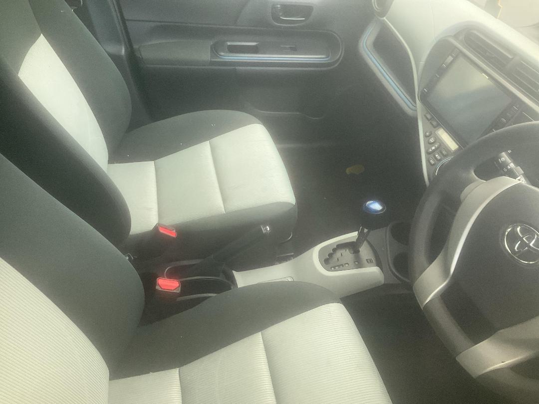 Photo '18' of Toyota Aqua Hybrid Photo '18' of Toyota Aqua Hybrid