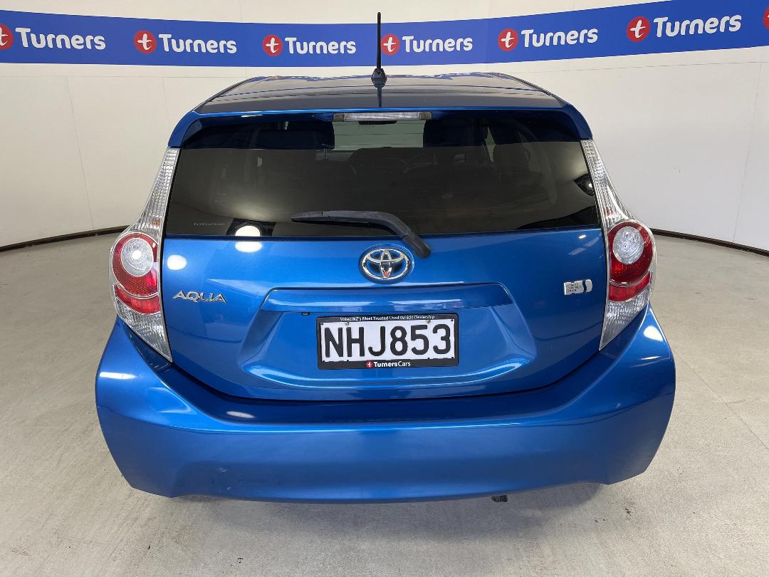 Photo '6' of Toyota Aqua