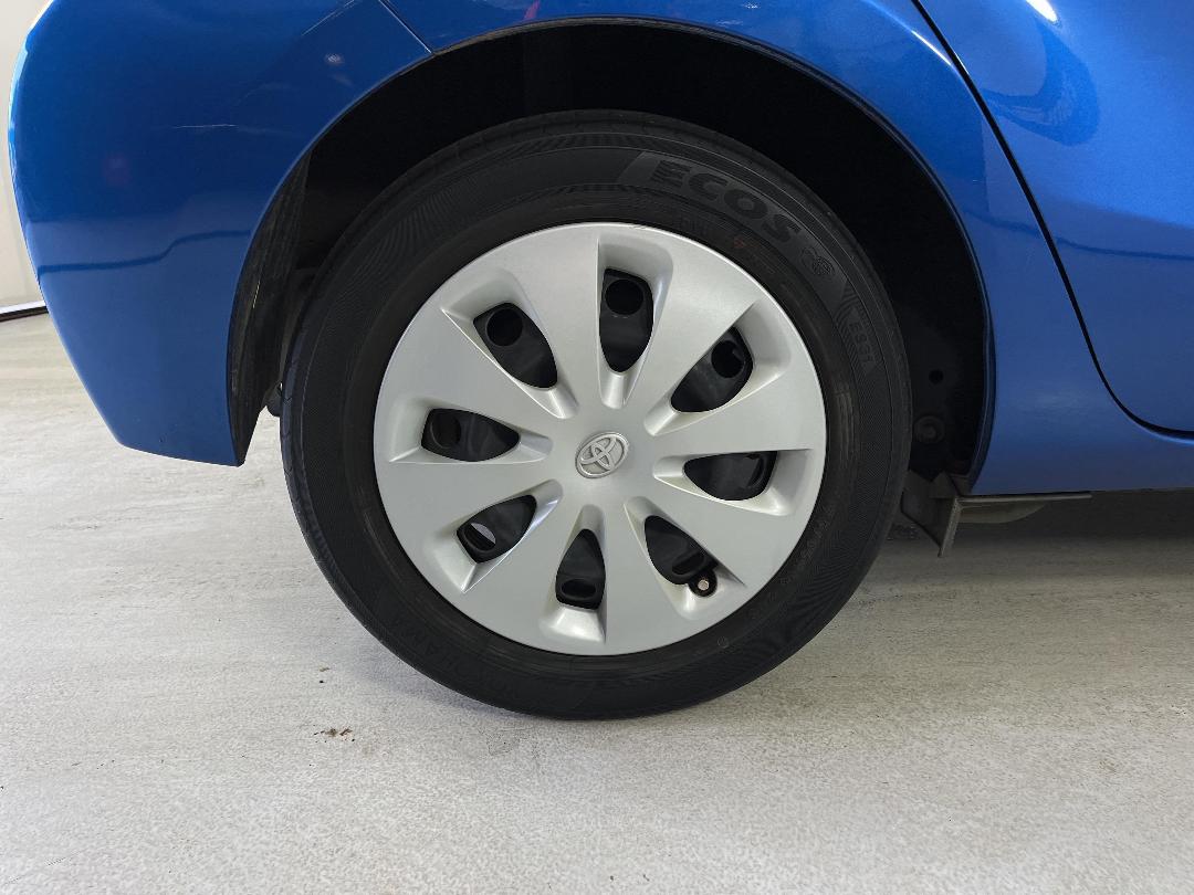 Photo '12' of Toyota Aqua