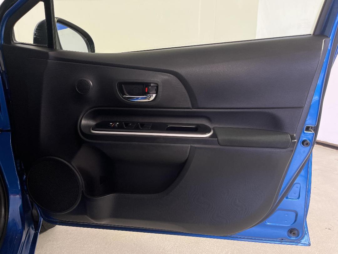 Photo '15' of Toyota Aqua