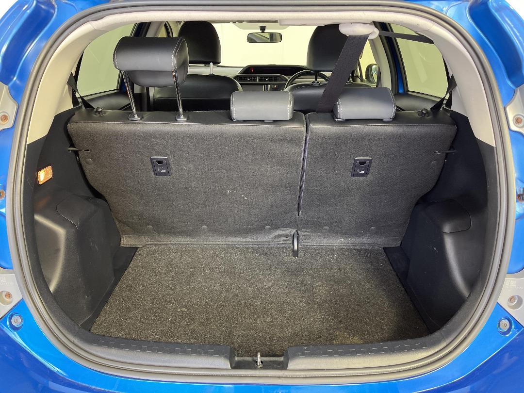 Photo '14' of Toyota Aqua