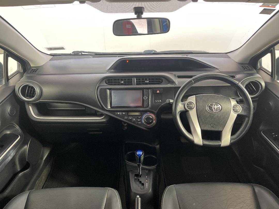 Photo '17' of Toyota Aqua