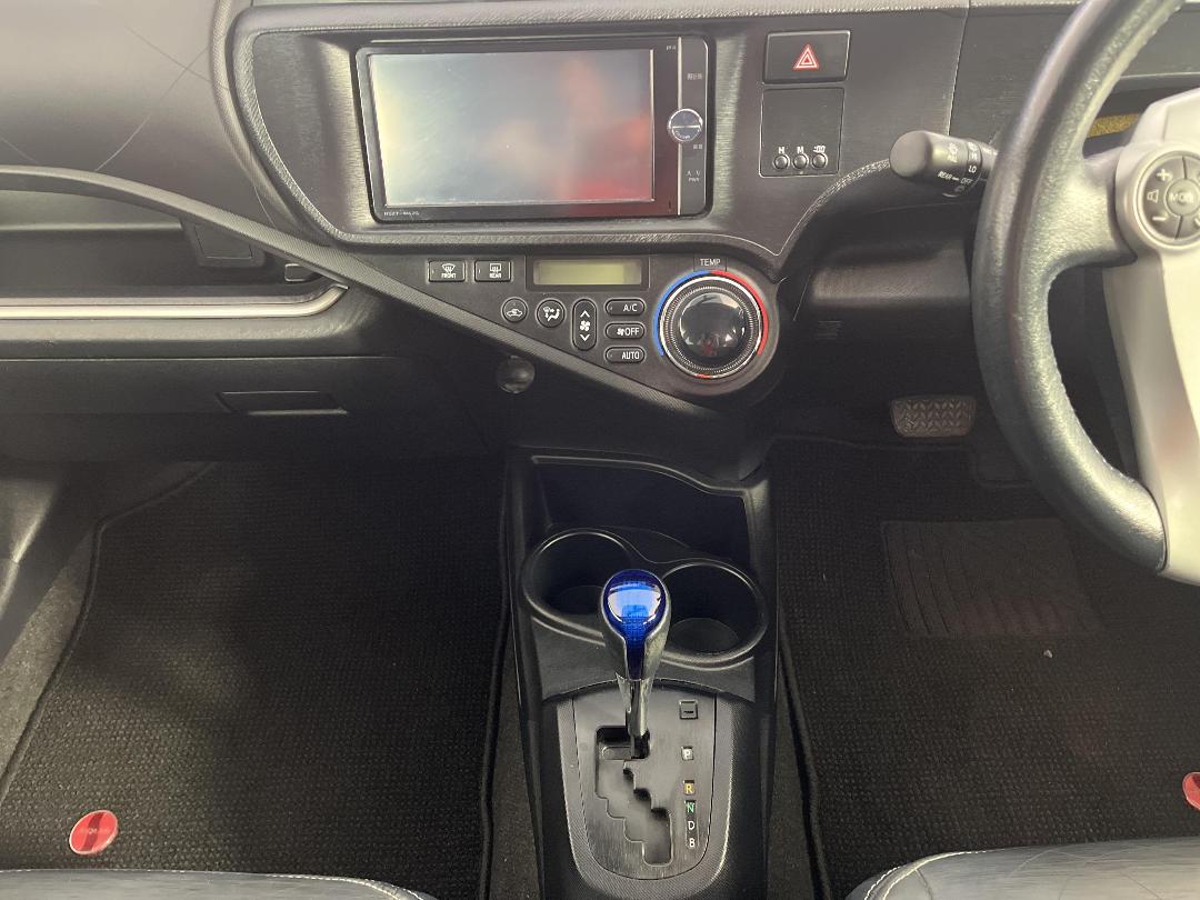 Photo '18' of Toyota Aqua