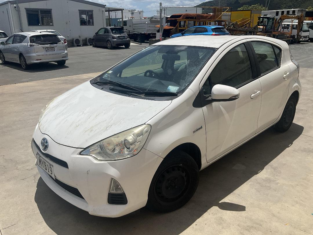 Photo '2' of Toyota Aqua Hybrid Photo '2' of Toyota Aqua Hybrid