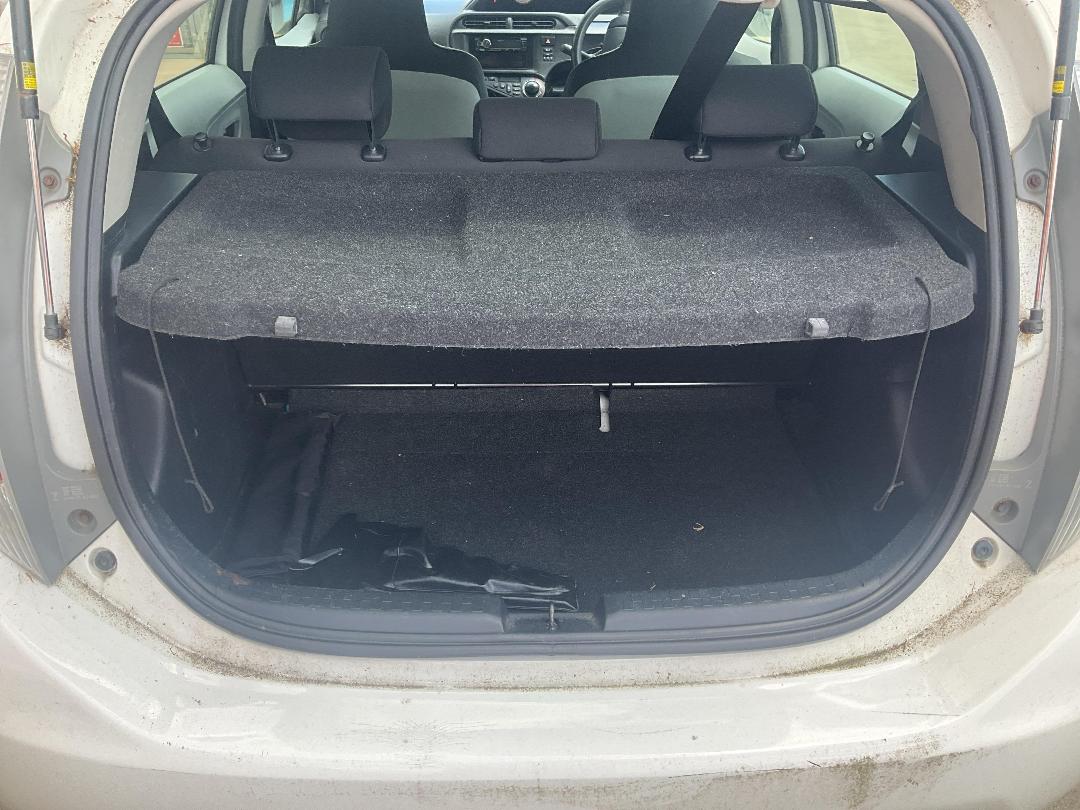 Photo '11' of Toyota Aqua Hybrid Photo '11' of Toyota Aqua Hybrid