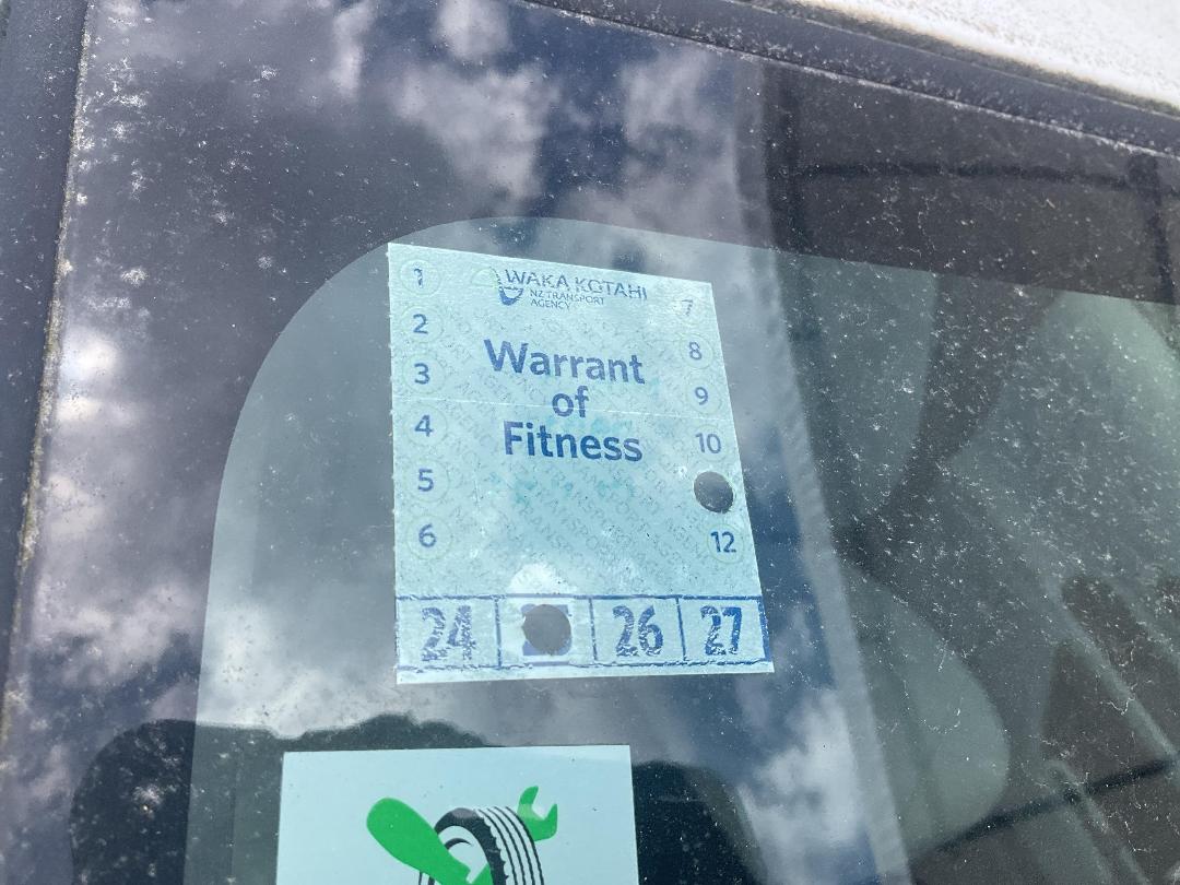 Photo '12' of Toyota Aqua Hybrid Photo '12' of Toyota Aqua Hybrid