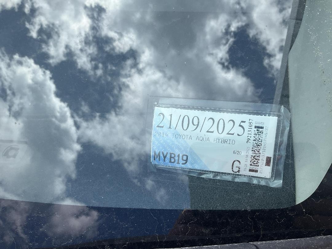 Photo '13' of Toyota Aqua Hybrid Photo '13' of Toyota Aqua Hybrid