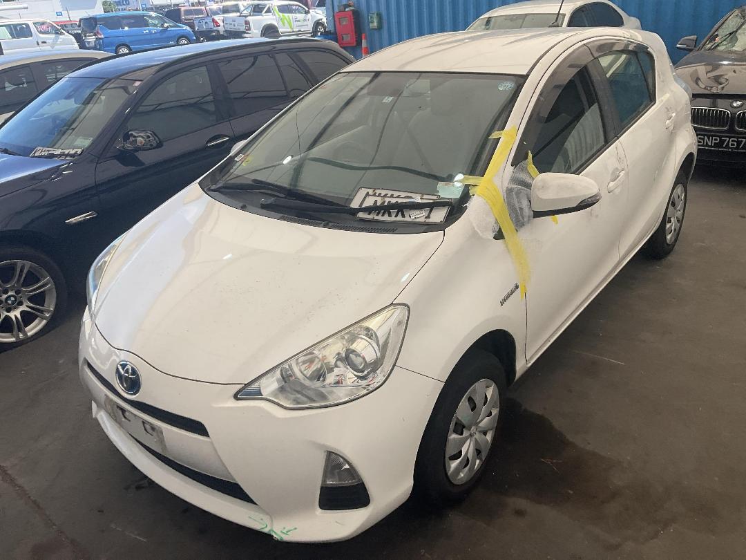 Photo '6' of Toyota Aqua Hybrid Photo '6' of Toyota Aqua Hybrid