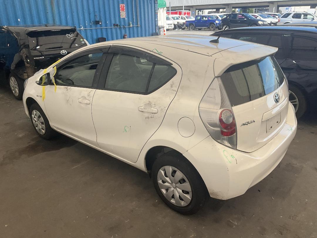 Photo '10' of Toyota Aqua Hybrid Photo '10' of Toyota Aqua Hybrid