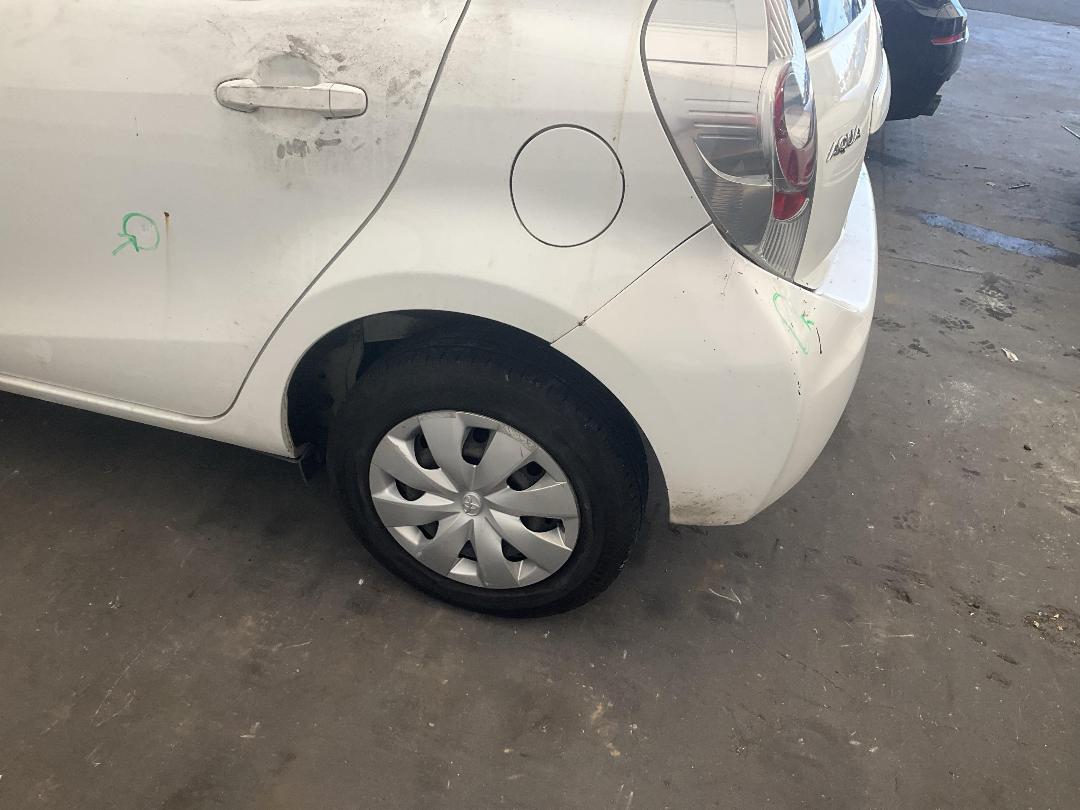 Photo '11' of Toyota Aqua Hybrid Photo '11' of Toyota Aqua Hybrid