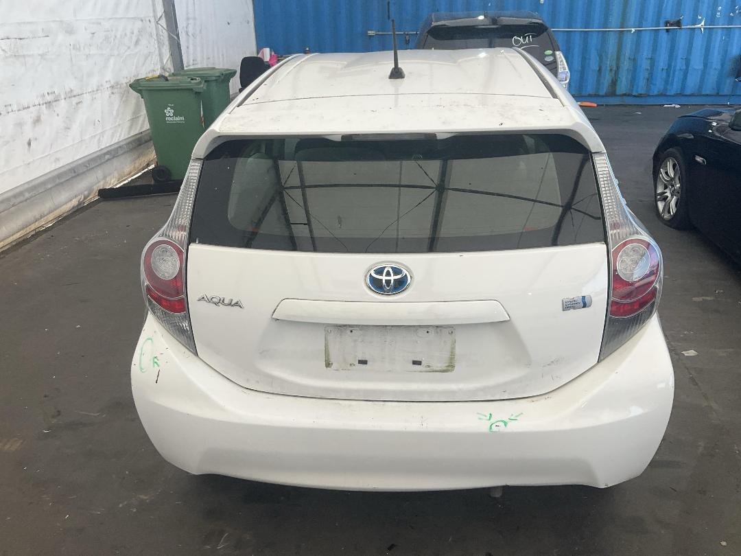 Photo '12' of Toyota Aqua Hybrid Photo '12' of Toyota Aqua Hybrid