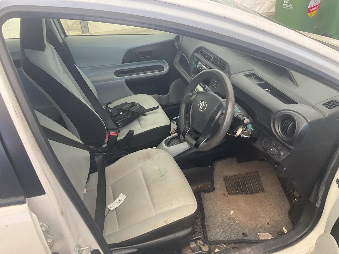 Photo '20' of Toyota Aqua Hybrid Photo '20' of Toyota Aqua Hybrid