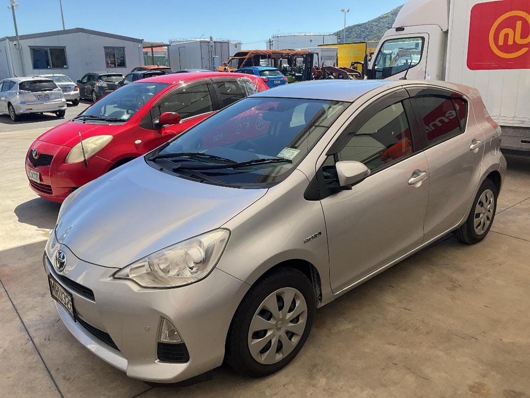 Photo '2' of Toyota Aqua Hybrid Photo '2' of Toyota Aqua Hybrid