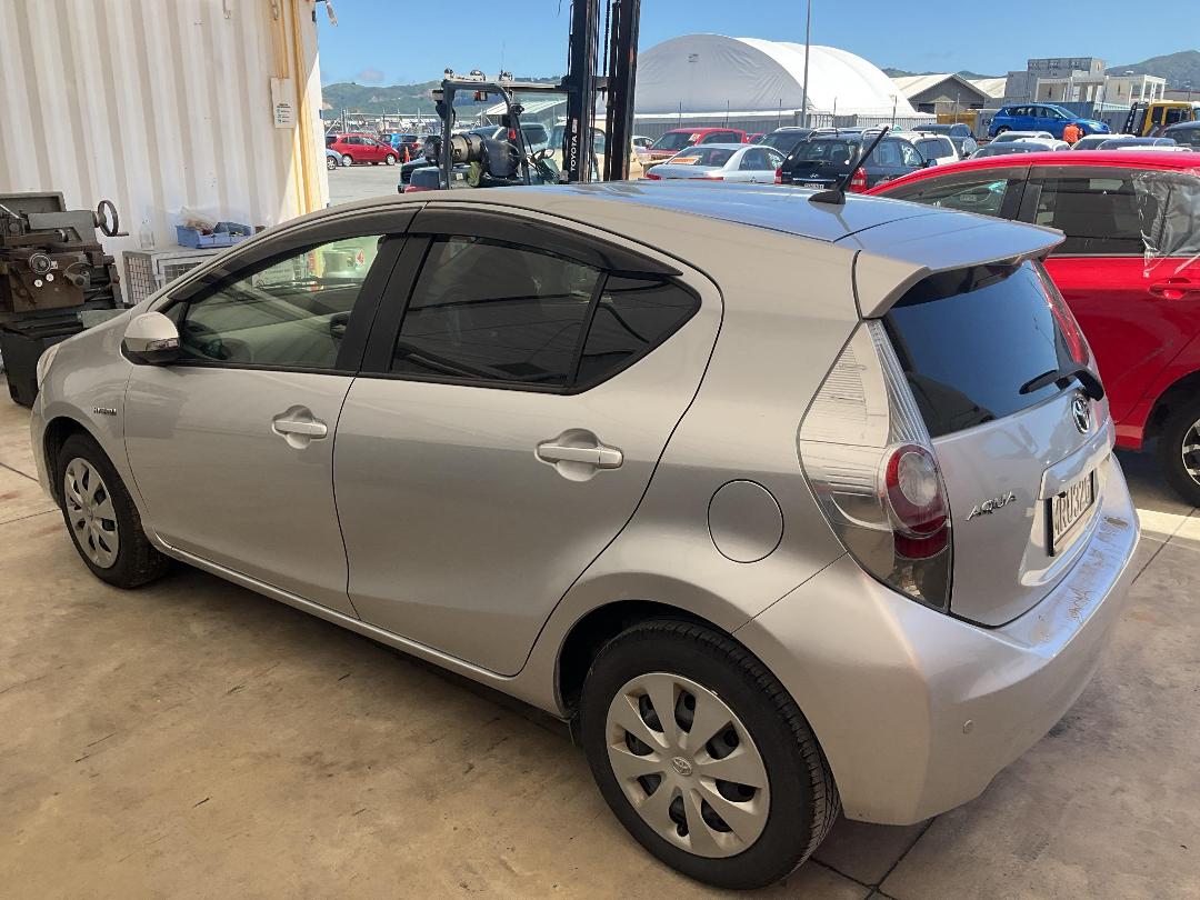 Photo '3' of Toyota Aqua Hybrid Photo '3' of Toyota Aqua Hybrid