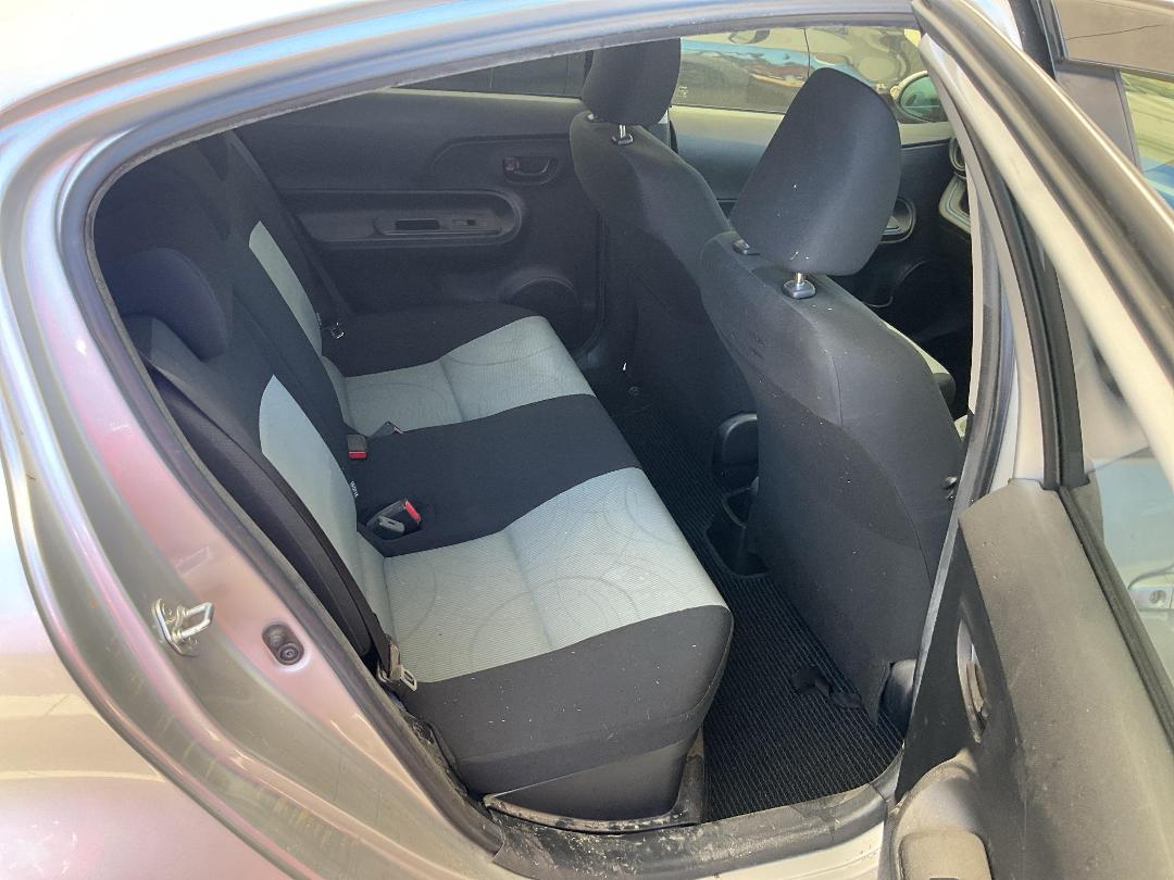 Photo '11' of Toyota Aqua Hybrid Photo '11' of Toyota Aqua Hybrid