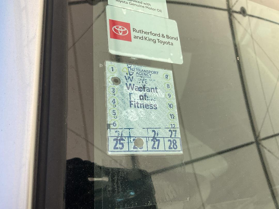 Photo '12' of Toyota Aqua Hybrid Photo '12' of Toyota Aqua Hybrid